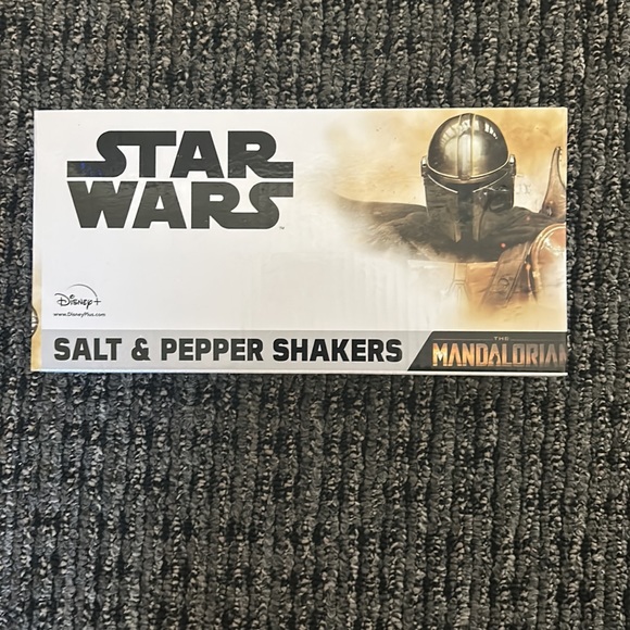 💥 Disney’s Star Wars “The Mandalorian” Slat and Pepper Shakers | Baby Yoda💥 - Picture 6 of 6